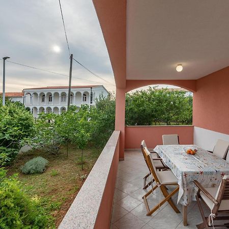 Lovely Apartment In Vir With Kitchen Exteriör bild